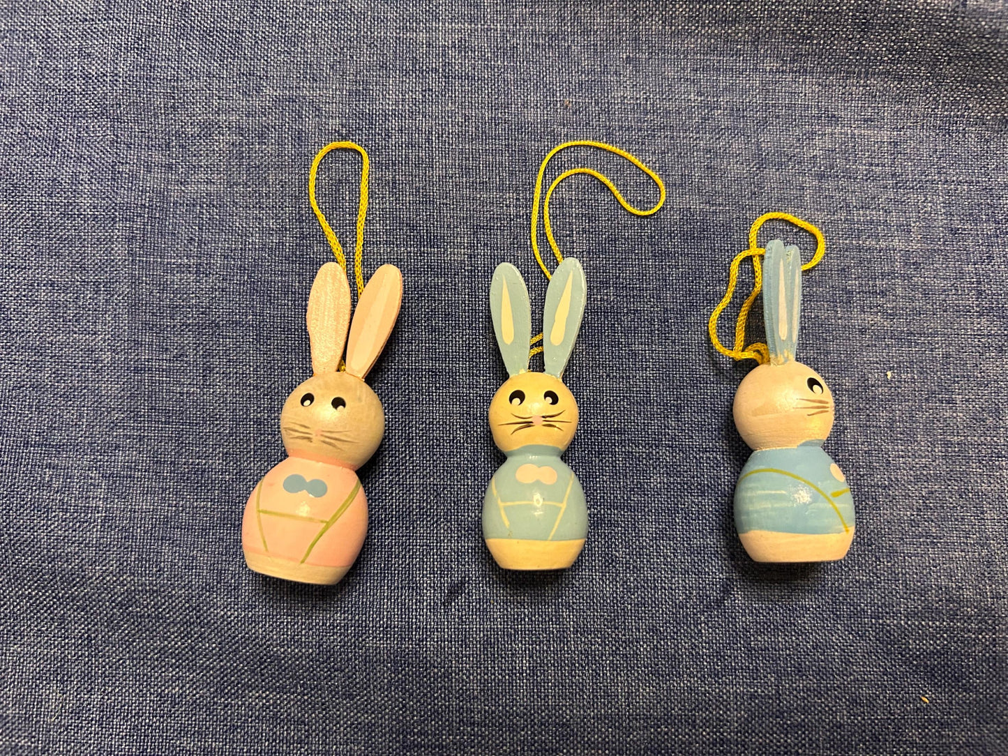 Set of three vintage Easter bunnies, each 7 cm for hanging