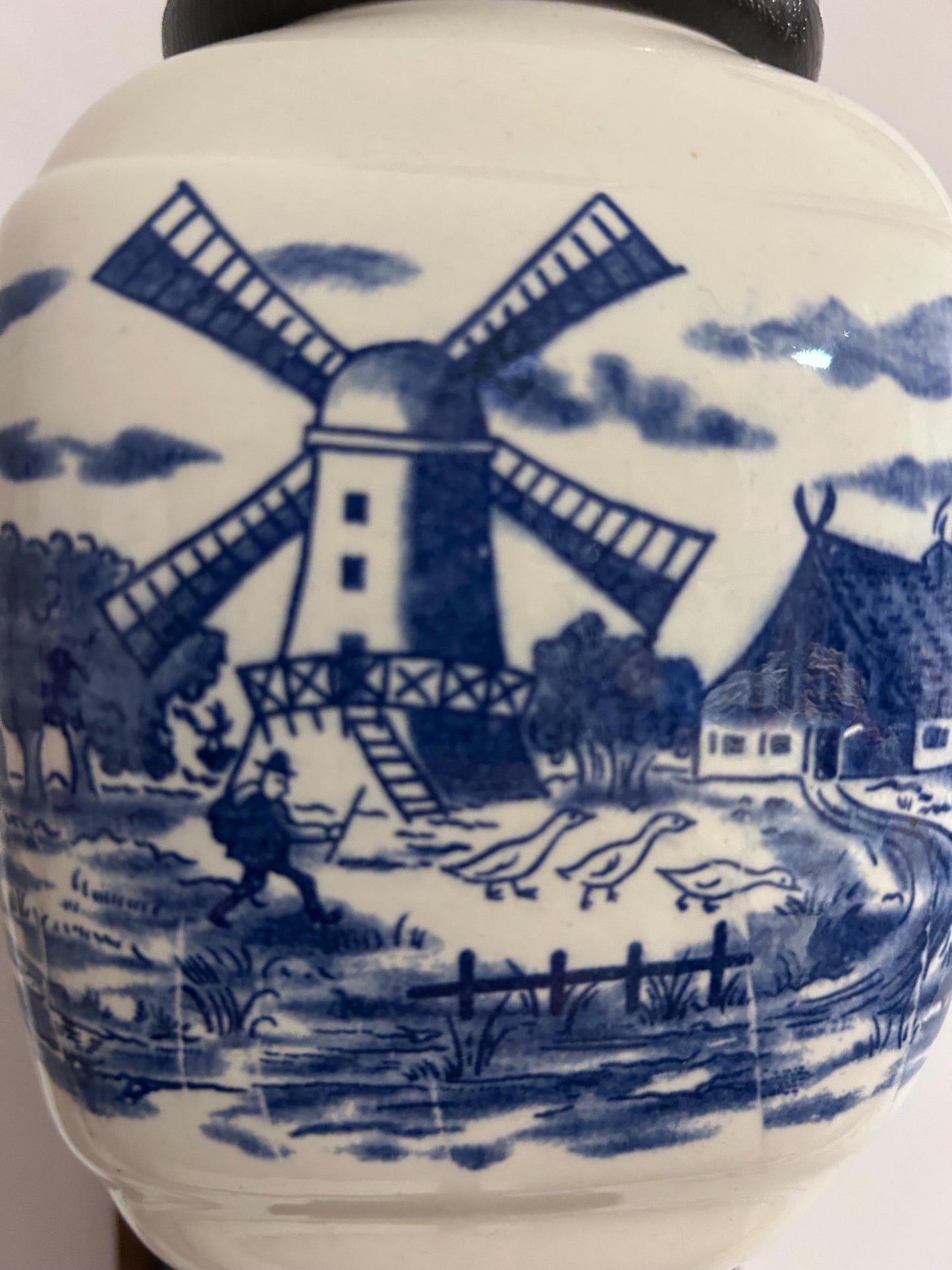 Beautiful Delft-style coffee grinder