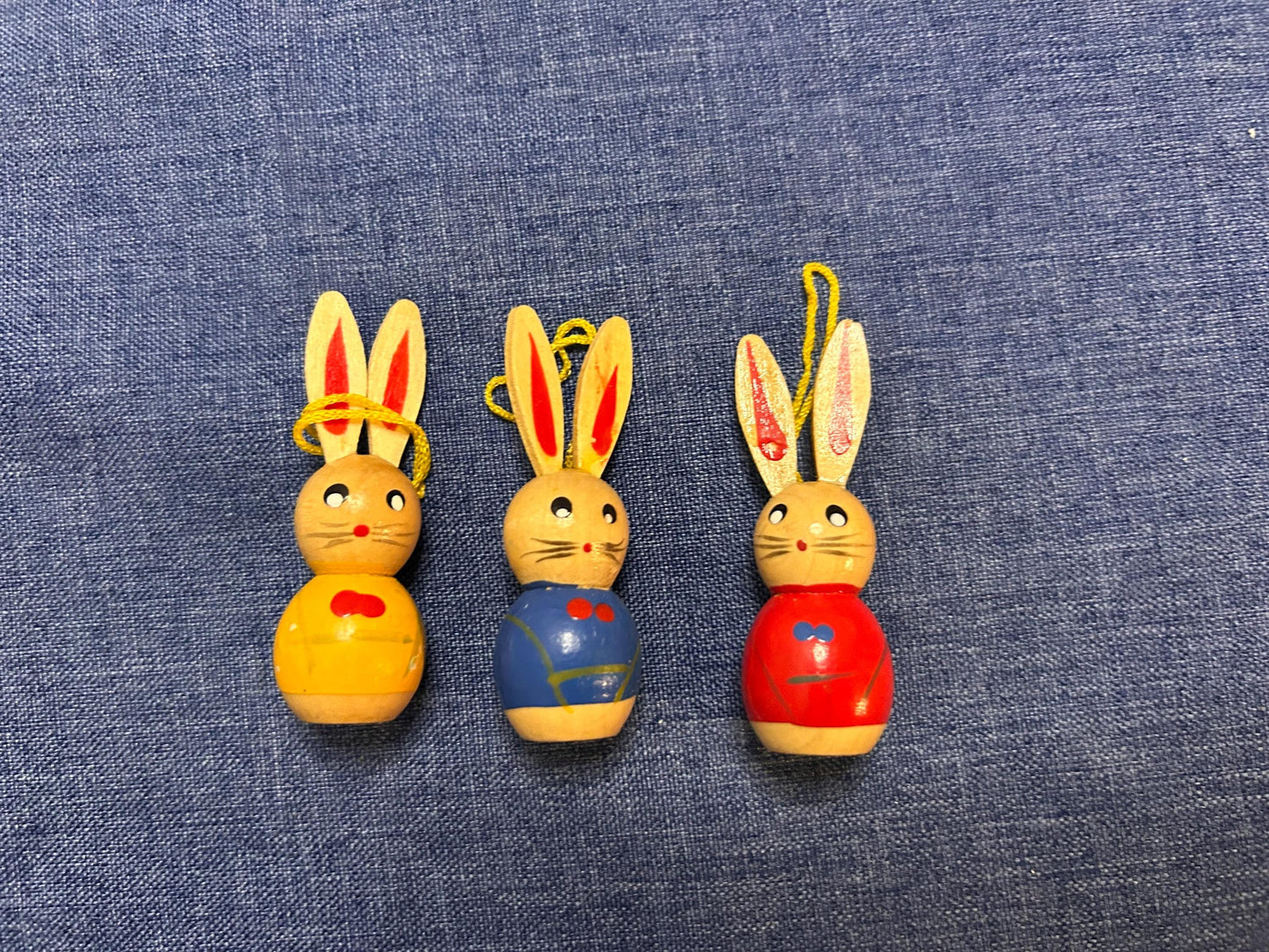 Set of three large vintage Easter bunnies, each 7 cm for hanging