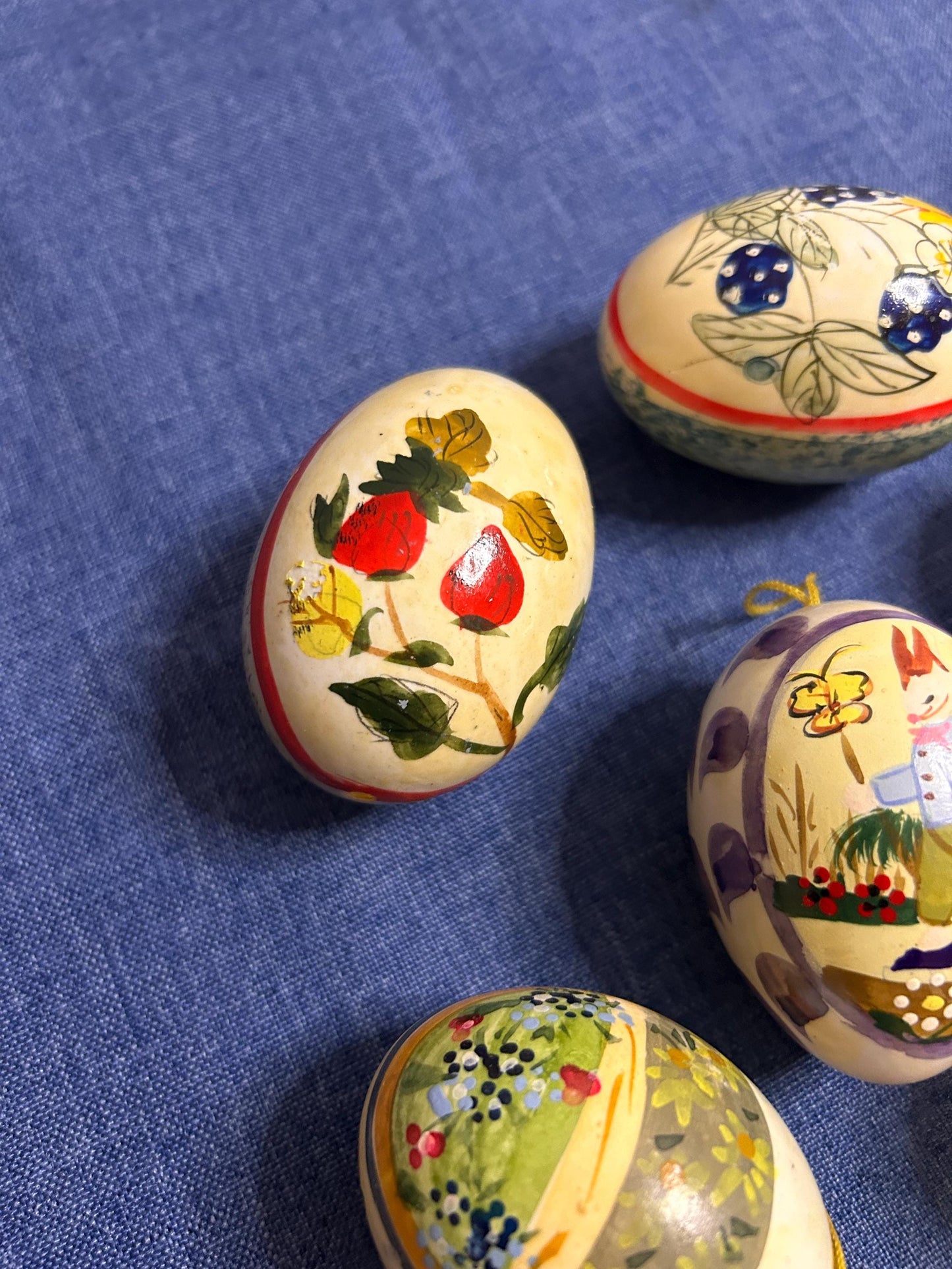 6 beautifully painted Easter eggs