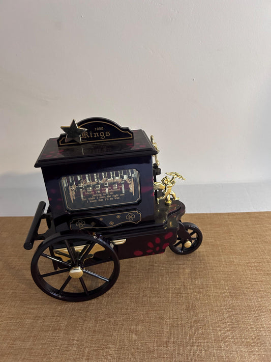 Music box in the shape of a carriage "kings"