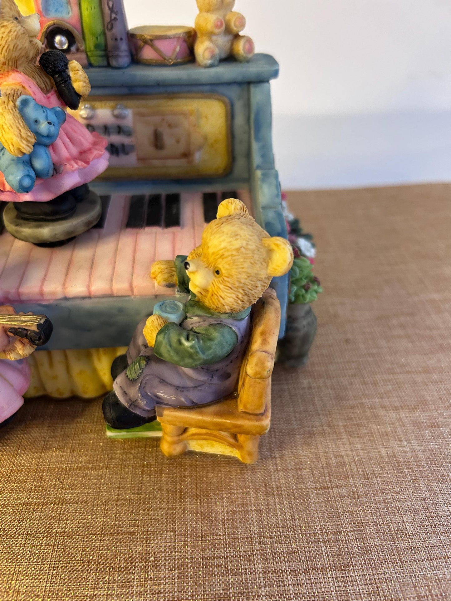 Enchanting music box from the 1990s