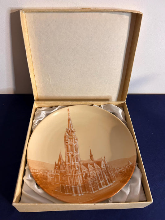 Wall plate from Hollóháza with the Matthias Church in Budapest