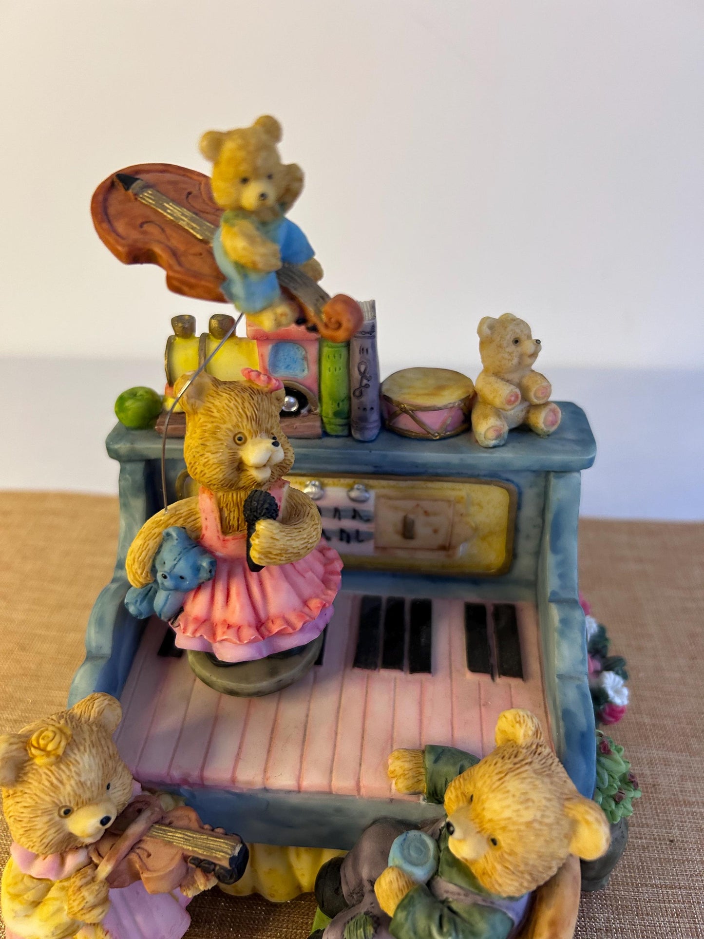 Enchanting music box from the 1990s