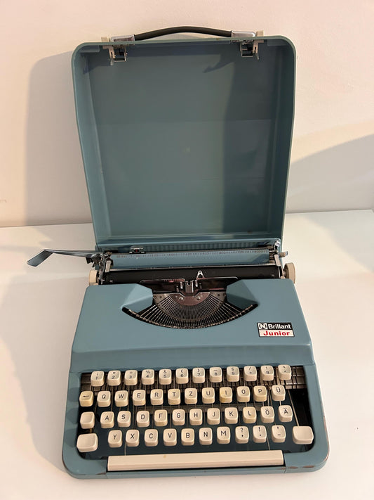 Beautiful junior brilliant typewriter from Neckarmann