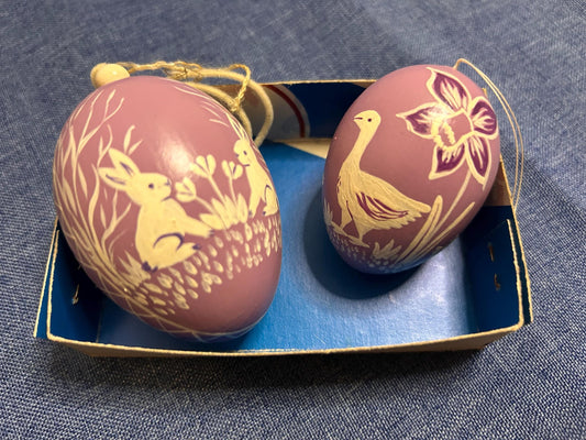 2 beautiful hand-painted vintage Easter eggs