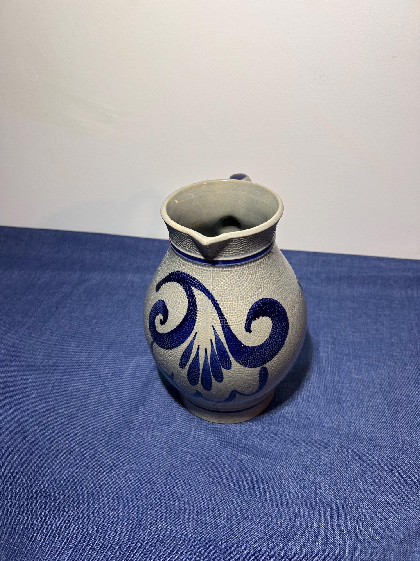 Elegant stoneware jug with approx. 21 cm