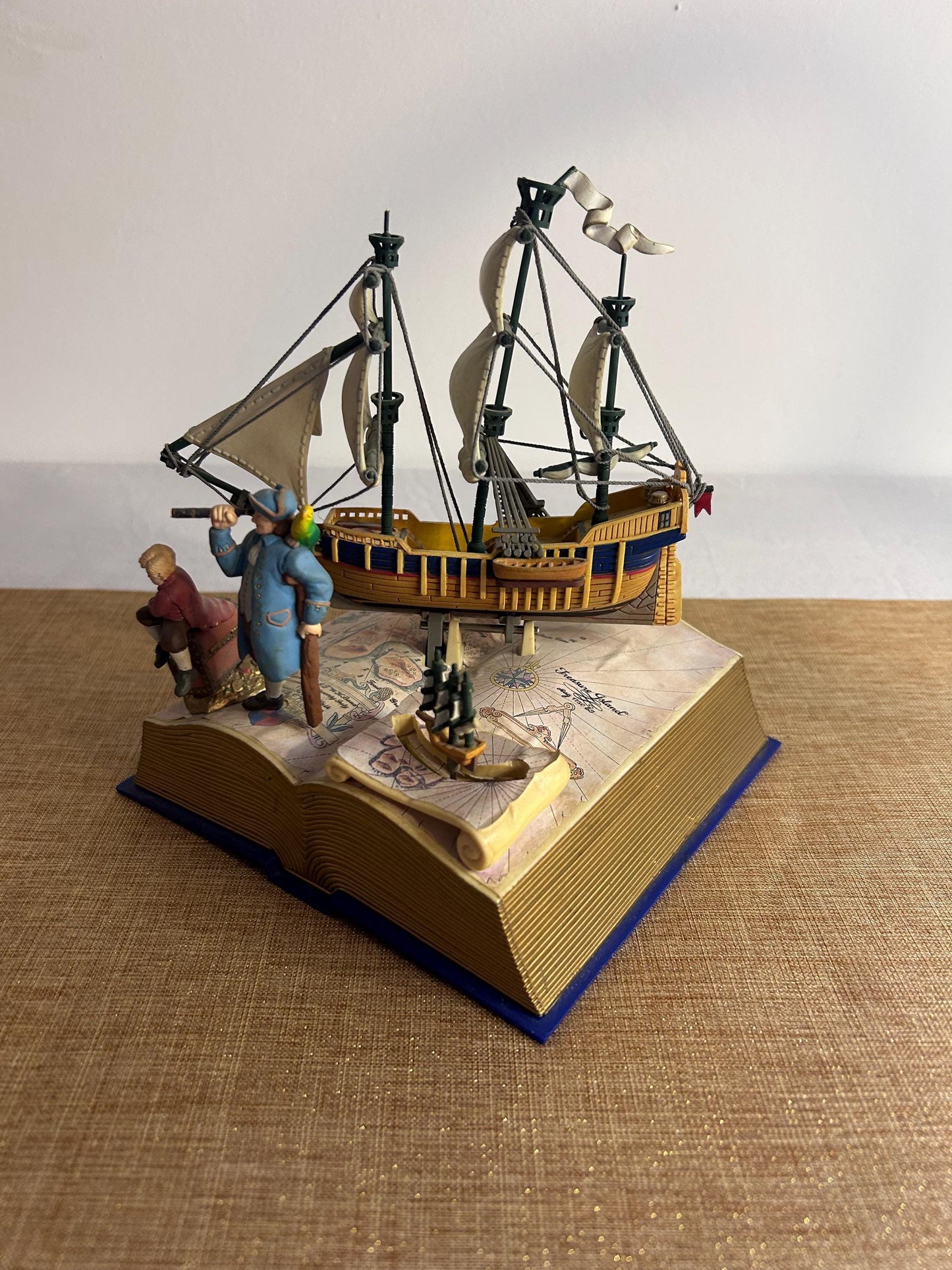 Music box in the style of the 18th century sailing ship enesco