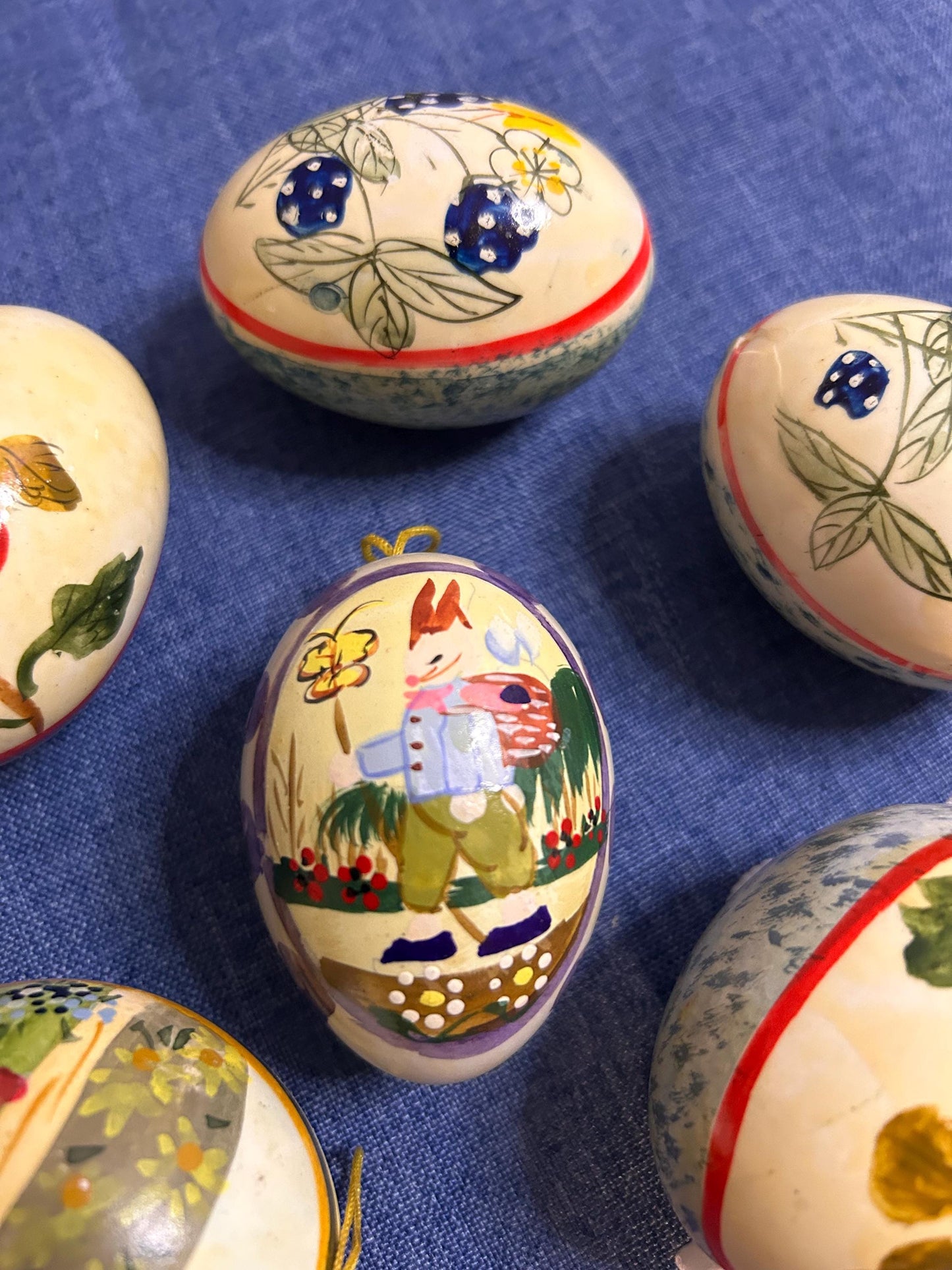 6 beautifully painted Easter eggs