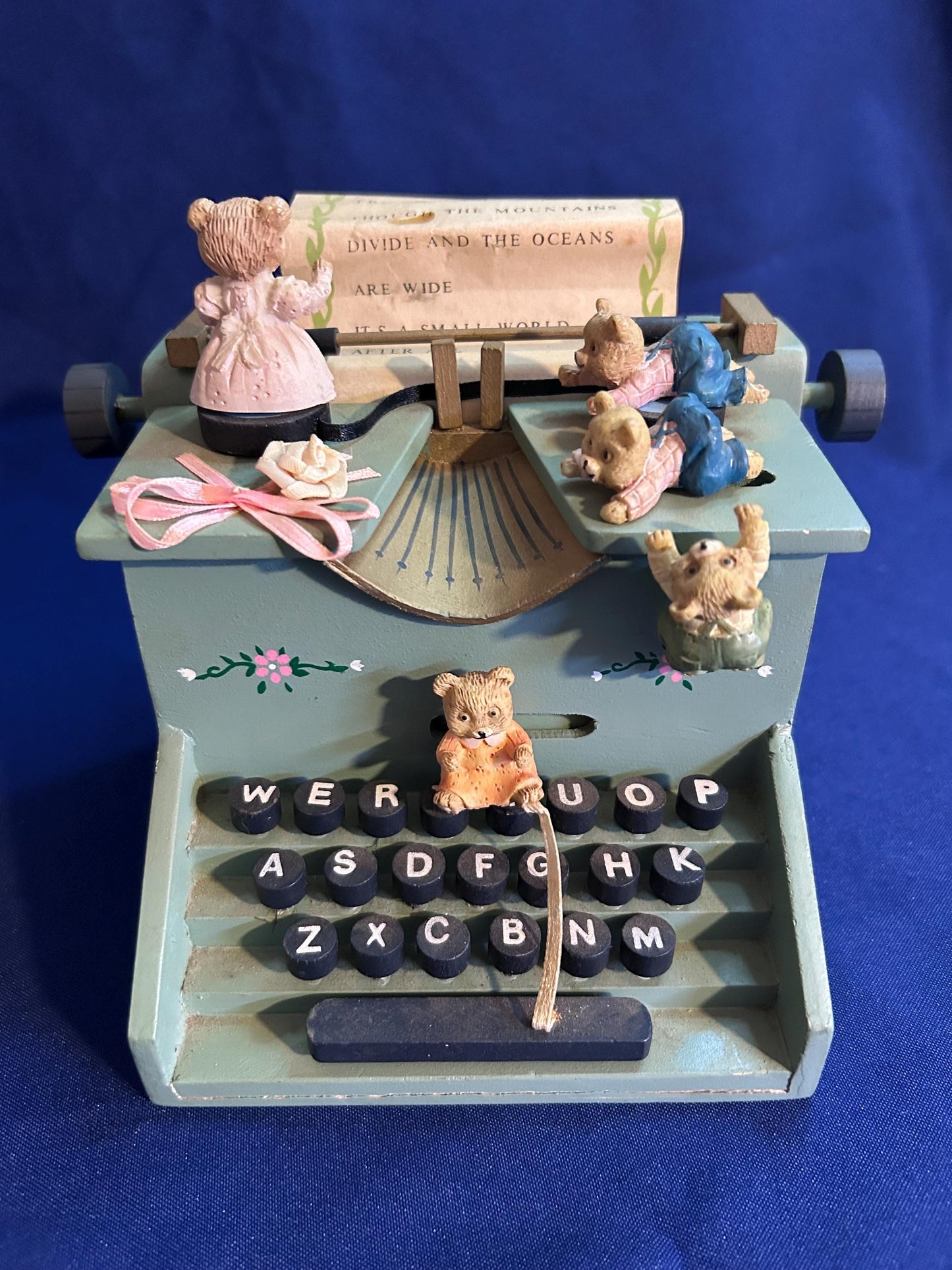 Enchanting music box in the shape of a typewriter