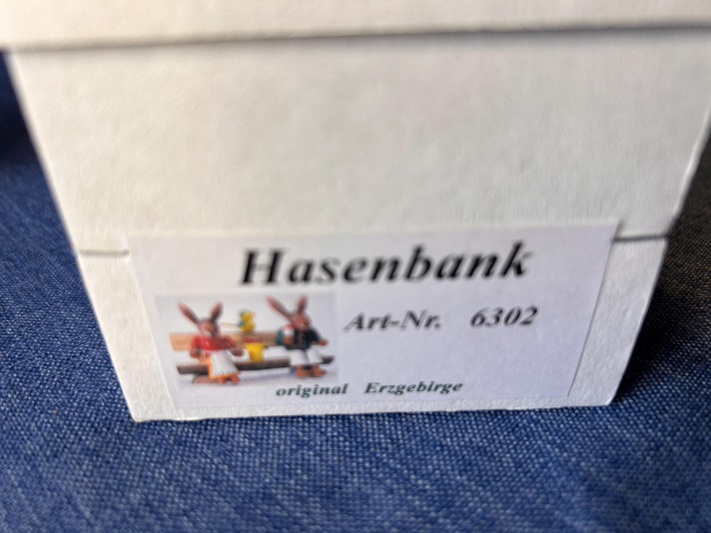 Vintage Hasenpaar auf Bank Erzgebirge mit OVP