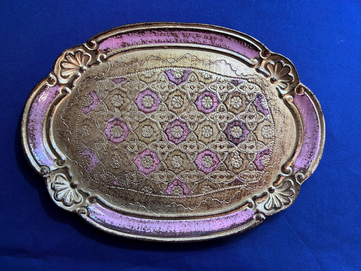 Florentine tray in pink-gold