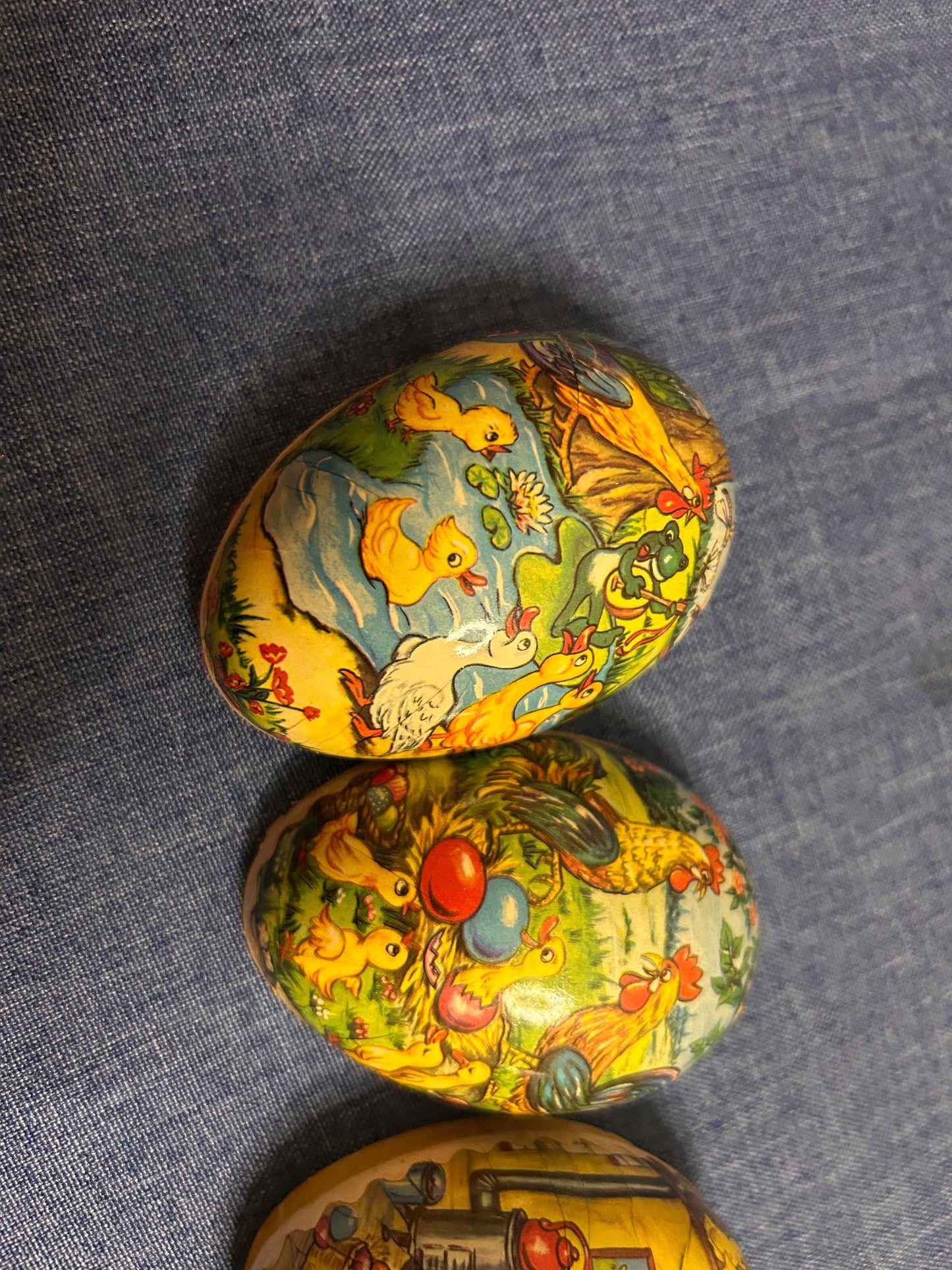 2 beautiful vintage Easter eggs DDR