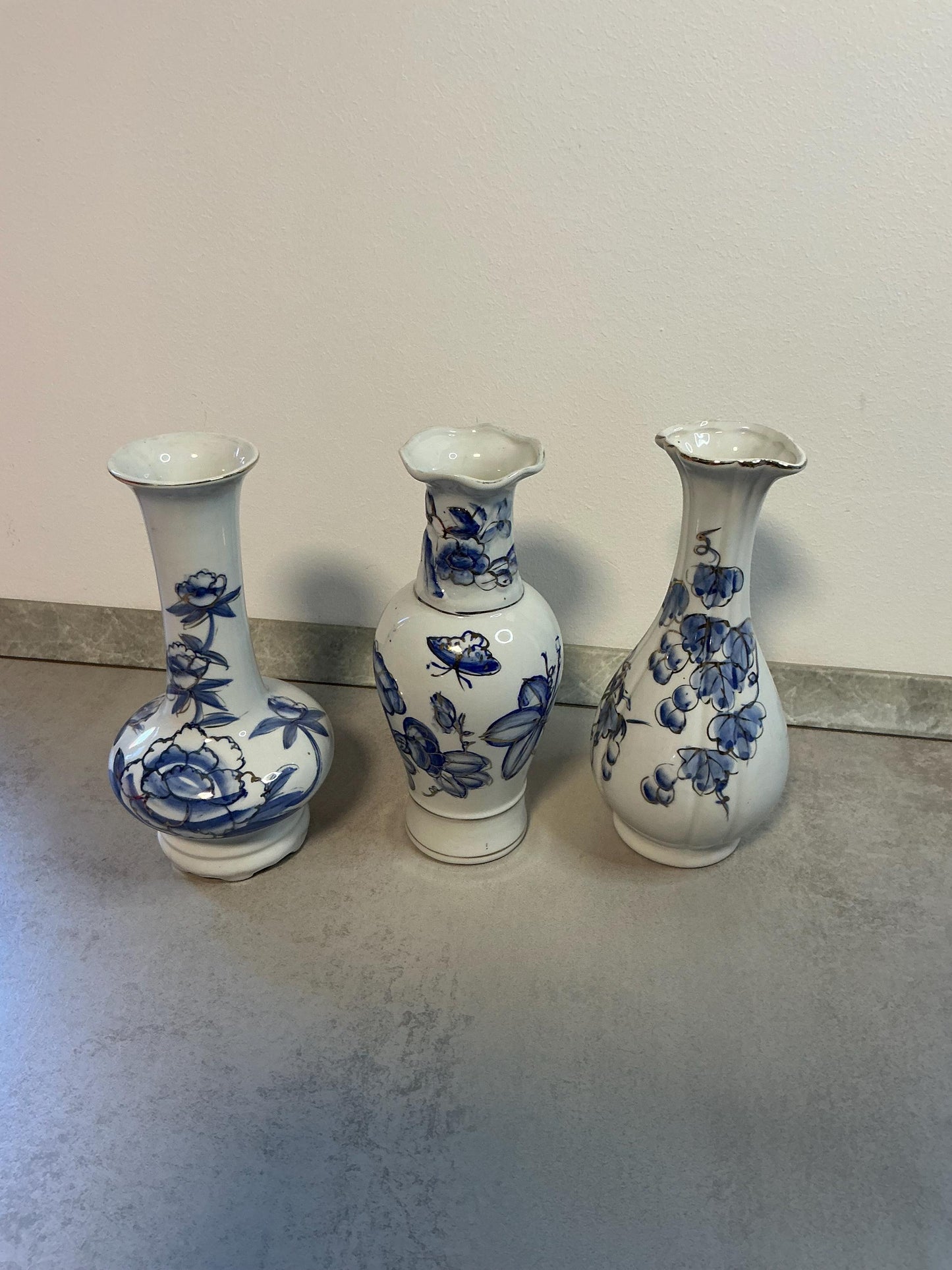 3 hand-painted porcelain vases in classic blue and white decor